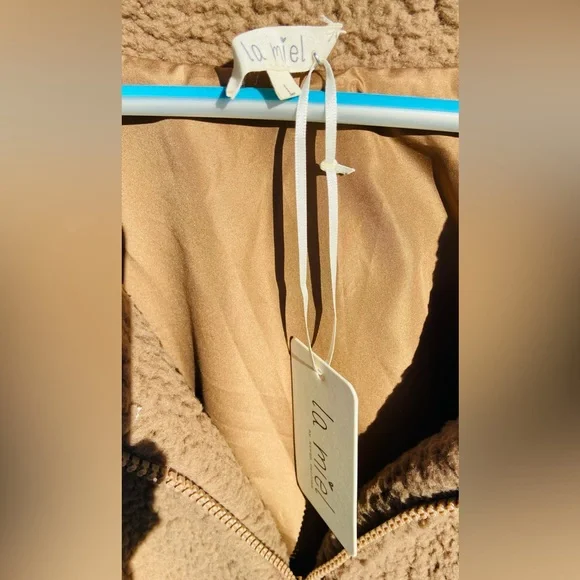 LaMiel NWT Sz-L Tan Faux Sherpa/Silk Lightweight & Cozy Spring/Fall/Night Jacket - Picture 15 of 16